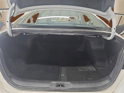 Used 2024 Nissan Altima 2.5 SV image 16