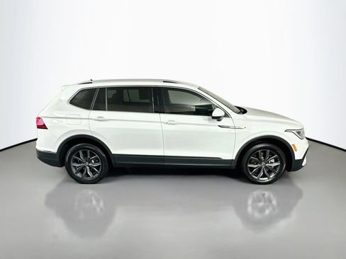 Used 2024 Volkswagen Tiguan SE AWD/4WD image 8