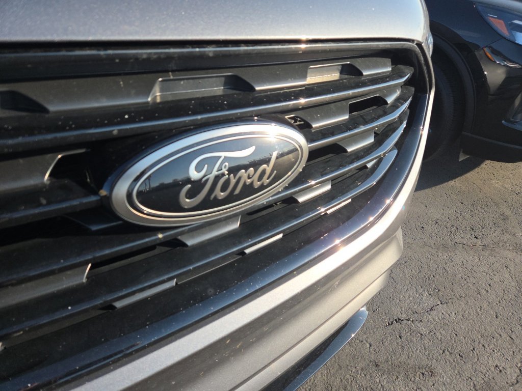 Used 2024 Ford Edge SE w/ Black Appearance Package AWD/4WD image 2
