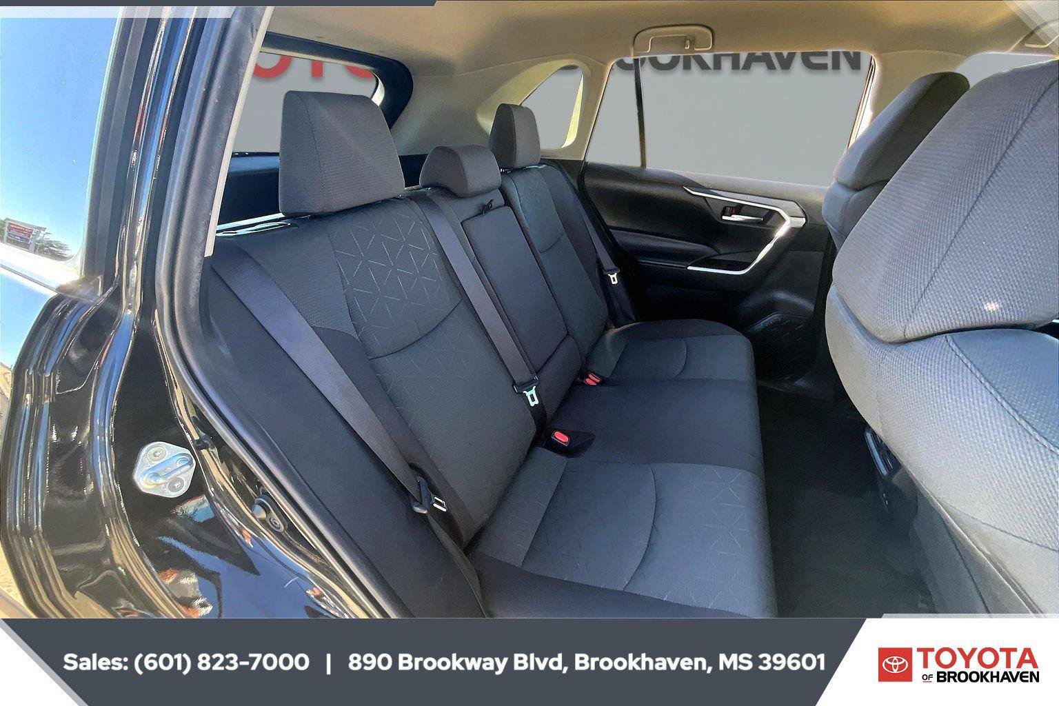 Used 2024 Toyota RAV4 XLE FWD image 20