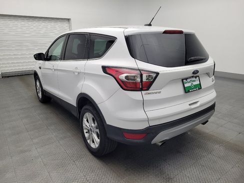 Used 2017 Ford Escape SE image 5