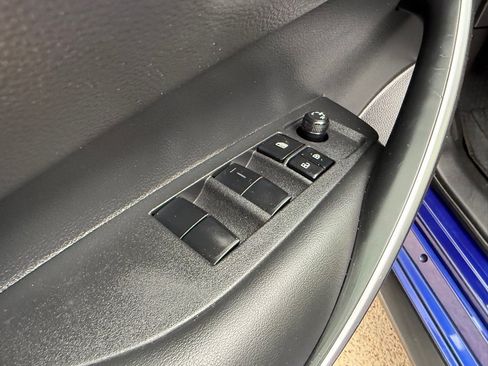 Used 2022 Toyota Corolla SE w/ Carpet Mat Package (TMS) FWD image 19