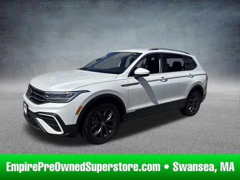Used 2023 Volkswagen Tiguan SE image 1