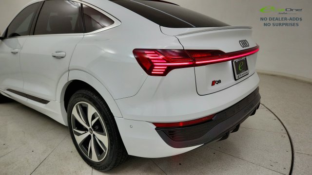 Used 2024 Audi Q8 e-tron Premium Plus w/ Premium Plus Package AWD/4WD image 24