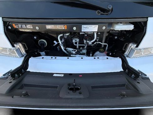 Used 2024 Chevrolet Brightdrop 400 w/ Commercial Equipment Package AWD/4WD image 36
