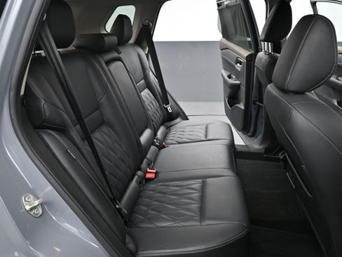 Used 2021 Nissan Rogue Platinum image 25