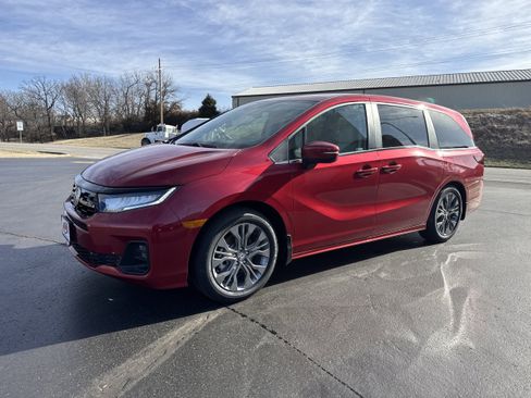New 2026 Honda Odyssey Touring image 2