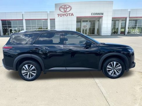 Used 2025 Nissan Pathfinder SL AWD/4WD image 6