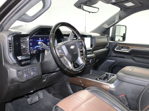 Used 2024 Chevrolet Silverado 2500 High Country w/ High Country Premium Package AWD/4WD image 26