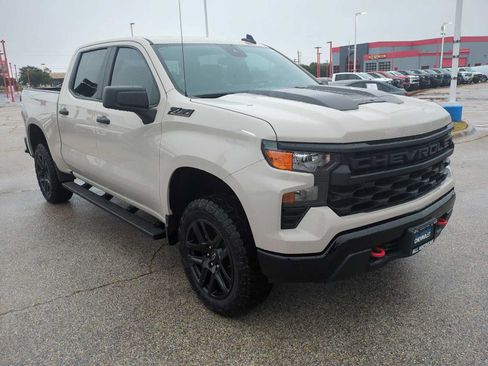 Used 2026 Chevrolet Silverado 1500 Custom Trail Boss w/ LPO, Dark Essentials Package AWD/4WD image 2