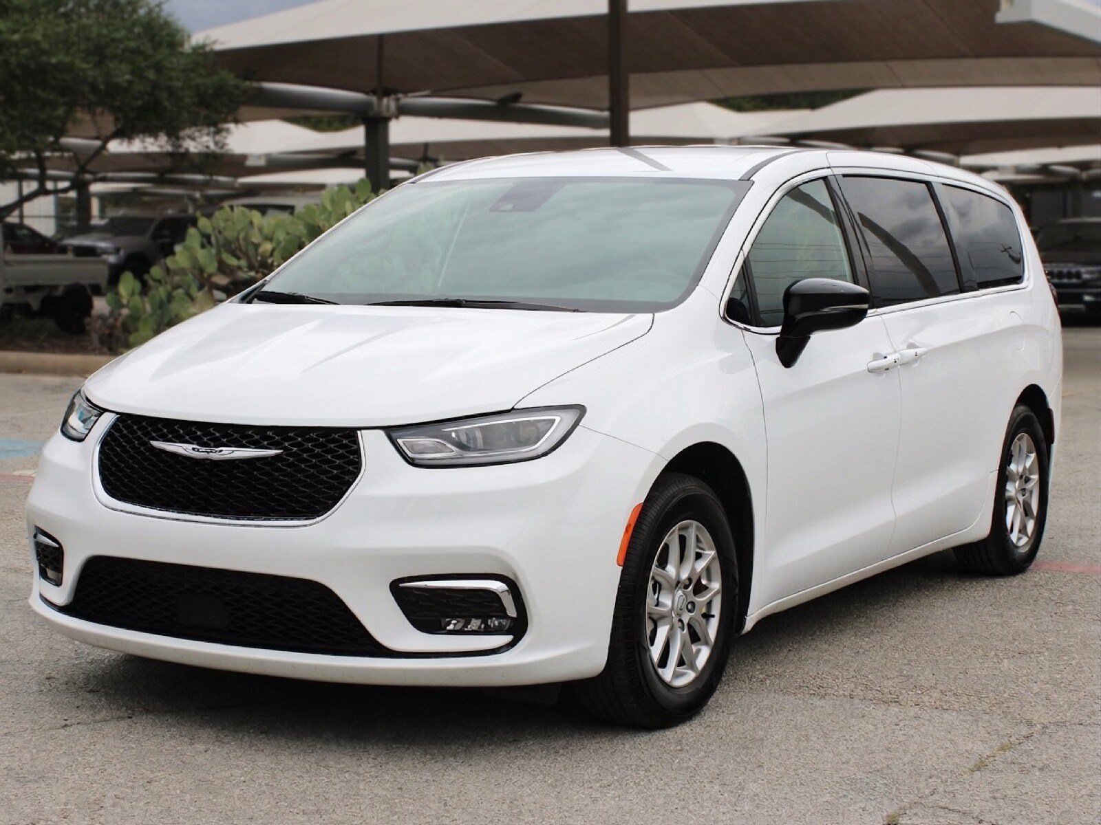 Used 2026 Chrysler Pacifica Select FWD image 1