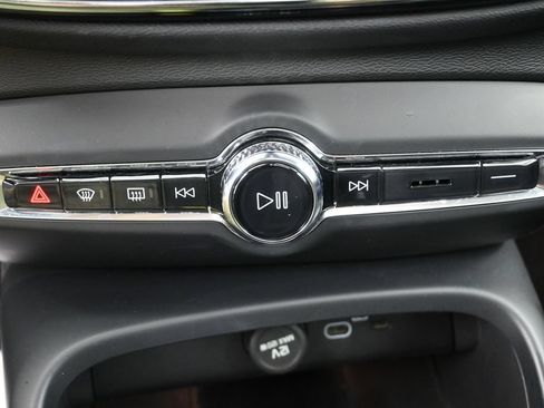 Used 2023 Volvo XC40 B4 Plus w/ Protection Package FWD image 19