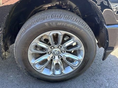 Used 2023 RAM 1500 Laramie AWD/4WD image 15