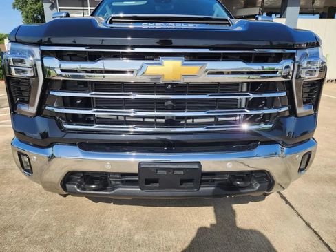 Used 2024 Chevrolet Silverado 2500 LTZ w/ LTZ Plus Package AWD/4WD image 2
