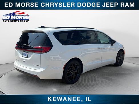 New 2027 Chrysler Pacifica Limited w/ Family Tech Group FWD image 5
