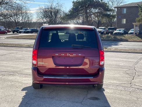 Used 2019 Dodge Grand Caravan SE image 4