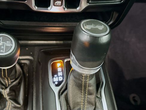 Used 2022 Jeep Wrangler Unlimited Sahara image 25