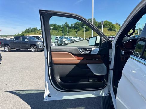 Used 2023 Lincoln Navigator Reserve AWD/4WD image 43