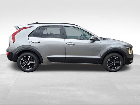 Certified 2025 Kia Niro EX image 10
