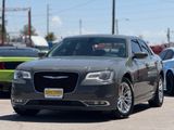 Used 2018 Chrysler 300 Touring L image 3