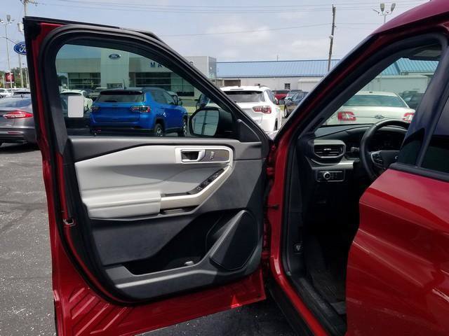 Used 2021 Ford Explorer XLT w/ Equipment Group 202A AWD/4WD image 10