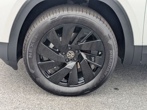 New 2026 Volkswagen Atlas SE image 10