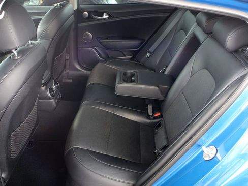 Used 2018 Kia Stinger Premium RWD image 16