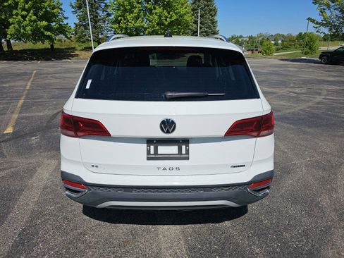 Used 2023 Volkswagen Taos SE AWD/4WD image 5