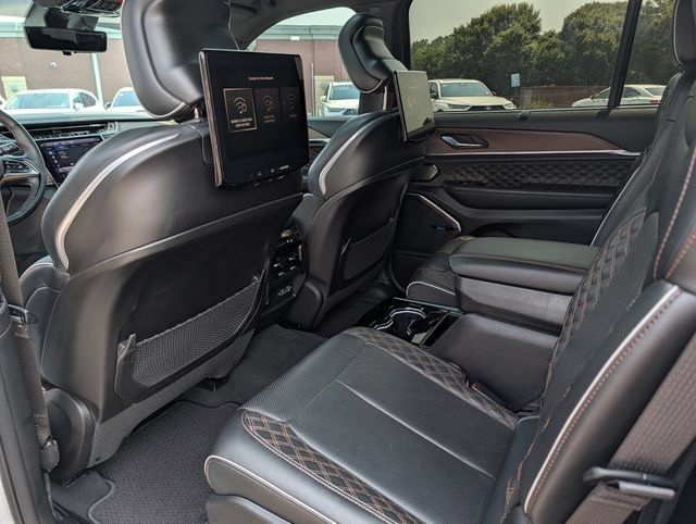 Used 2023 Jeep Grand Cherokee L Summit w/ Advanced Protech Group IV AWD/4WD image 17