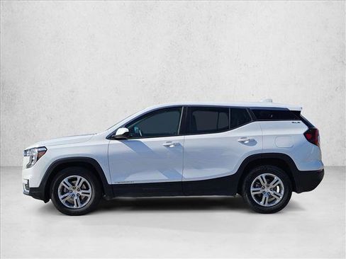 Used 2024 GMC Terrain SLE image 8