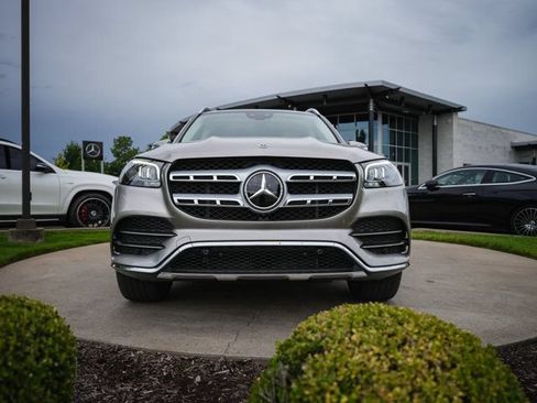 Used 2023 Mercedes-Benz GLS 450 4MATIC image 2