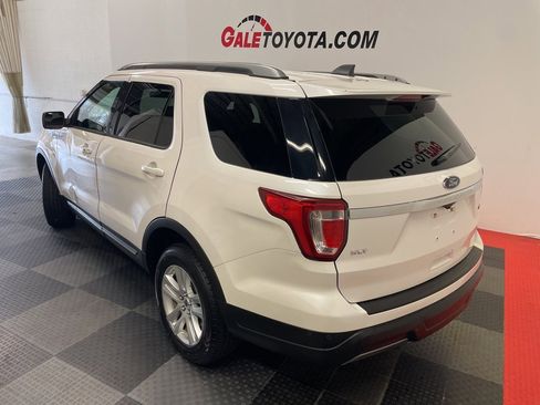 Used 2019 Ford Explorer XLT image 8