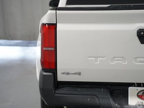 Certified 2024 Toyota Tacoma SR AWD/4WD image 10
