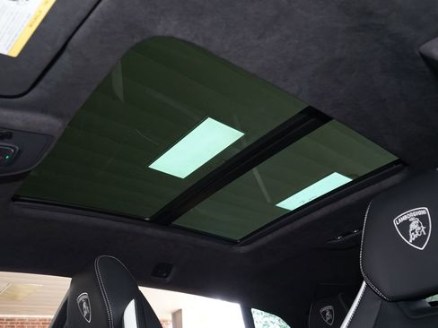 Used 2026 Lamborghini Urus SE image 22