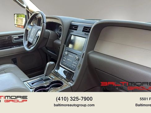 Used 2015 Lincoln Navigator 4WD image 19