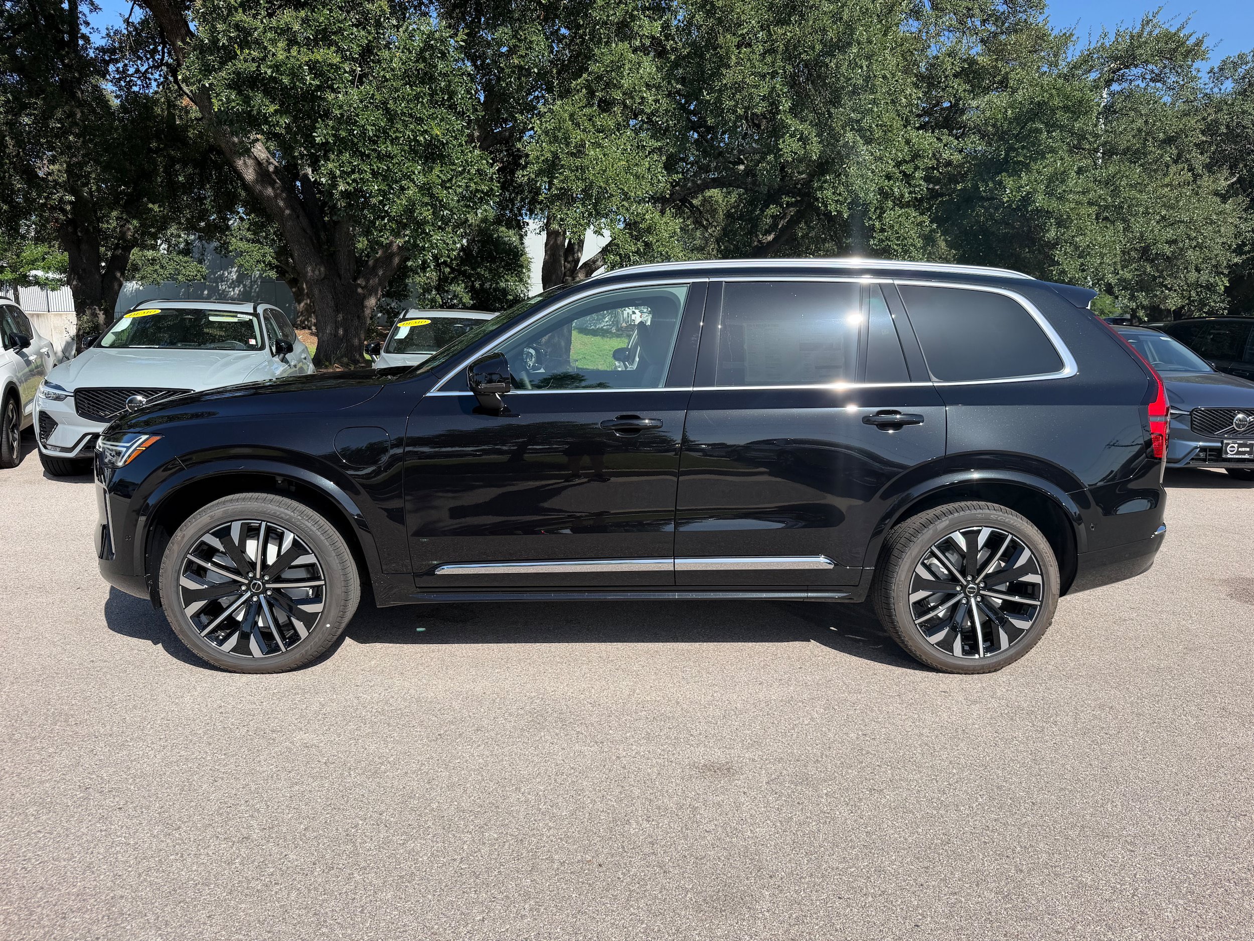 New 2026 Volvo XC90 T8 Plus w/ Protection Package AWD/4WD image 3