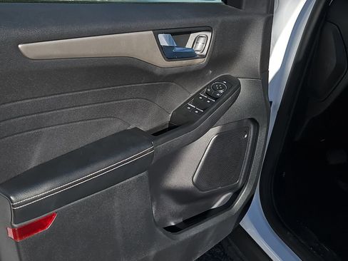 Used 2022 Ford Escape SEL image 18