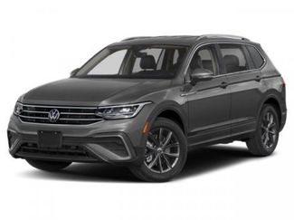 Used 2023 Volkswagen Tiguan SE w/ Panoramic Sunroof Package video 1