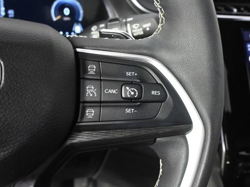 Used 2023 Jeep Grand Cherokee Altitude AWD/4WD image 33