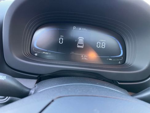 Certified 2025 Hyundai Venue SEL image 33