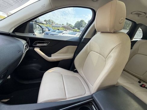 Used 2018 Jaguar F-PACE Premium AWD/4WD image 16