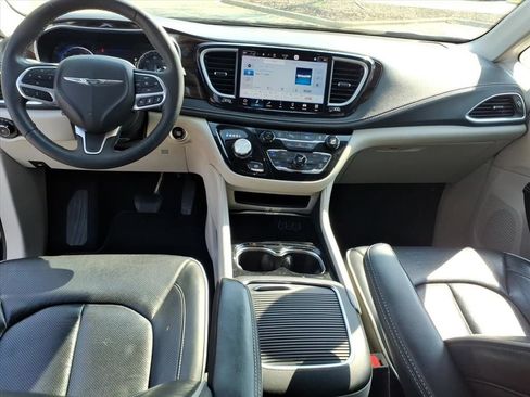 Used 2023 Chrysler Pacifica Limited FWD image 24