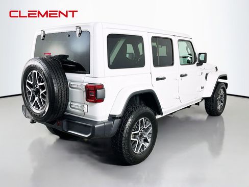Used 2025 Jeep Wrangler Unlimited Sahara AWD/4WD image 7