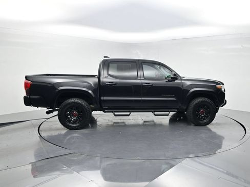 Used 2022 Toyota Tacoma SR5 w/ Technology Package RWD image 4