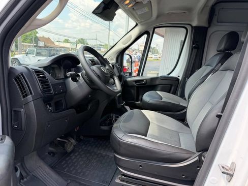 Used 2025 RAM ProMaster 2500 w/ Convenience Group FWD image 15