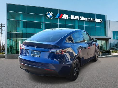 Used 2025 Tesla Model Y Long Range RWD image 4