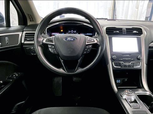 Used 2019 Ford Fusion SE image 6