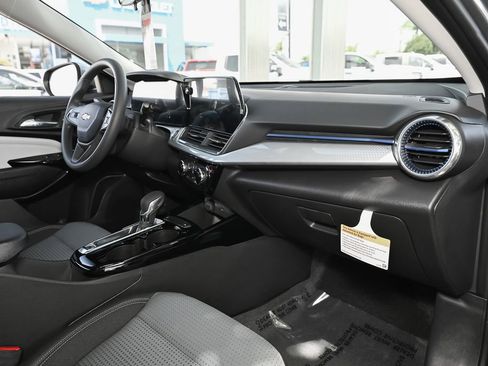 New 2026 Chevrolet Trax LT w/ LPO, Blackout Package image 34