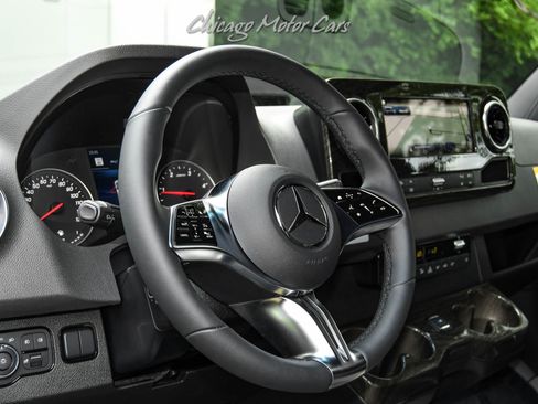 Used 2025 Mercedes-Benz Sprinter 3500 image 9