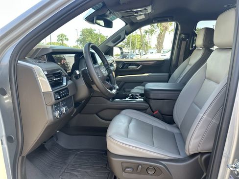 Used 2025 GMC Yukon XL Elevation AWD/4WD image 16